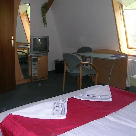 Alpokalja Panzio Etterem 2*