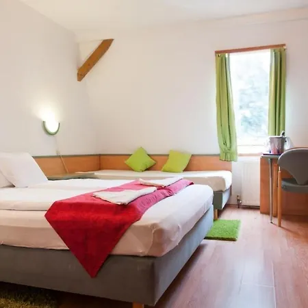 Bed & Breakfast Alpokalja Panzio Etterem Koszeg