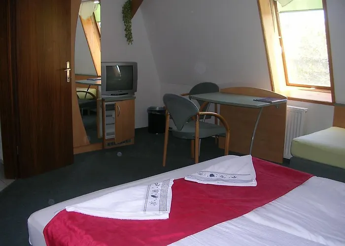 Alpokalja Panzio Etterem 2*