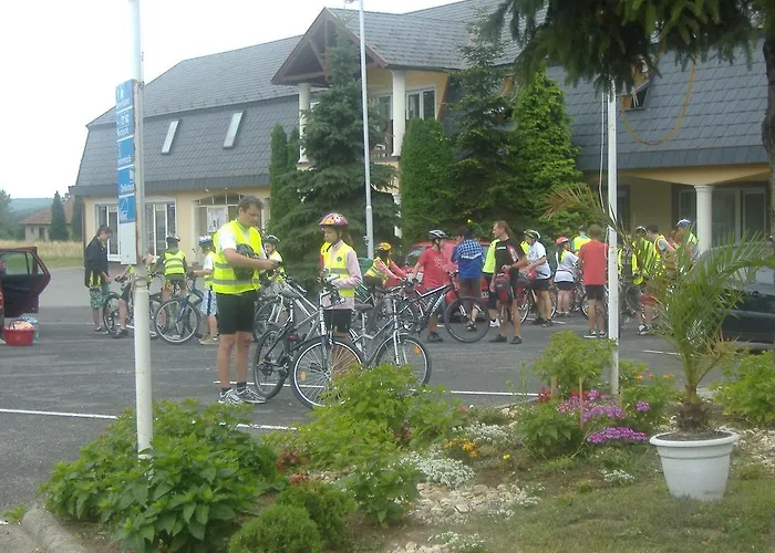 Alpokalja Panzio Etterem לינה וארוחת בוקר 2*